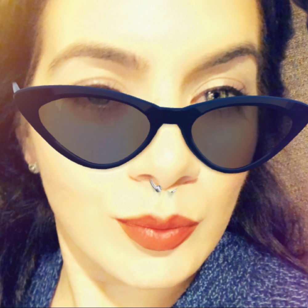 Meet your Posher, Carmela